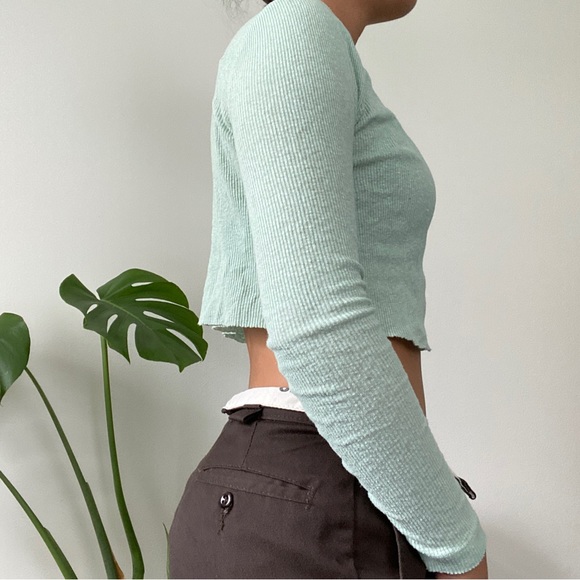 light green long sleeve crop top - Picture 6 of 7